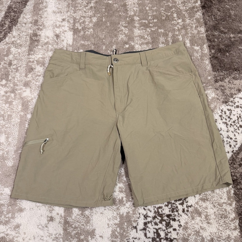 Patagonia Quandary Shorts Mens Khaki 9.5"Inseam Hiking‎ Lightweight Trail Zip